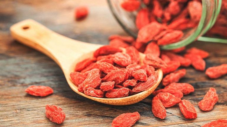 How to eat goji berries make an infusion of at home: easy recipe